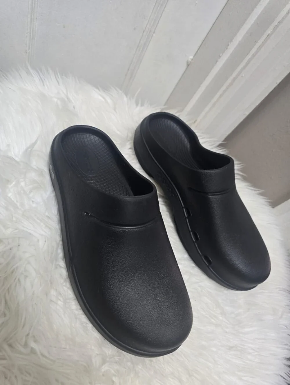 OOFOS lightweight slip
